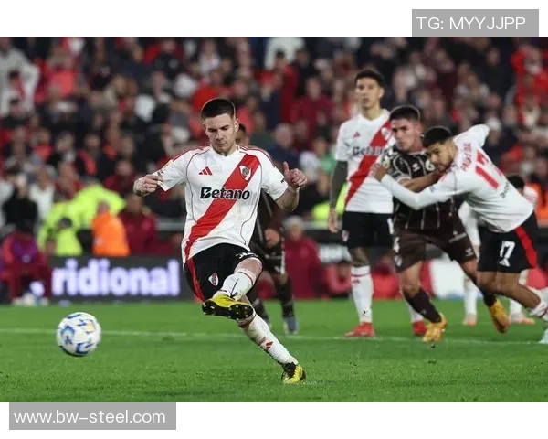 足球明星对战平台全新上线体验与偶像同场竞技的激情时刻